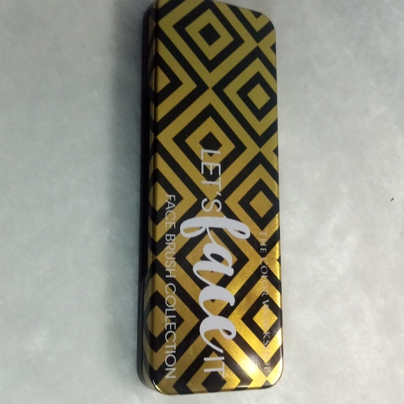 Face brush collection - Picture 3 of 3